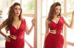 Tamannaah Bhatia soars temperature in glamorous red saree, see pics